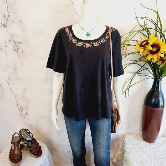 Draper's and Damon's embroidered beaded neckline top - Picture 3 of 7